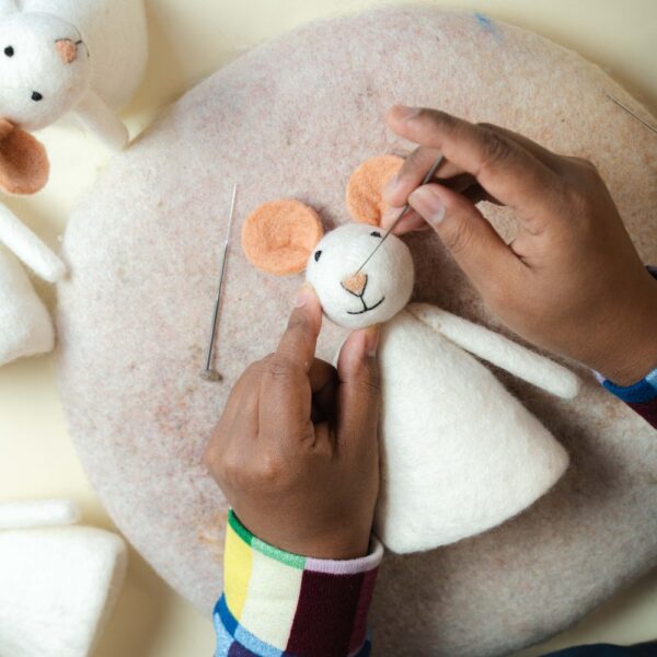 Vilten muis Hoofdpiet - Sjaal met Verhaal - Afbeelding 4