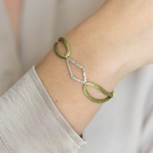 Armband vlieger - Zilver en satijnkoord - kies je kleur - Anouk Goudsmid - Afbeelding 5