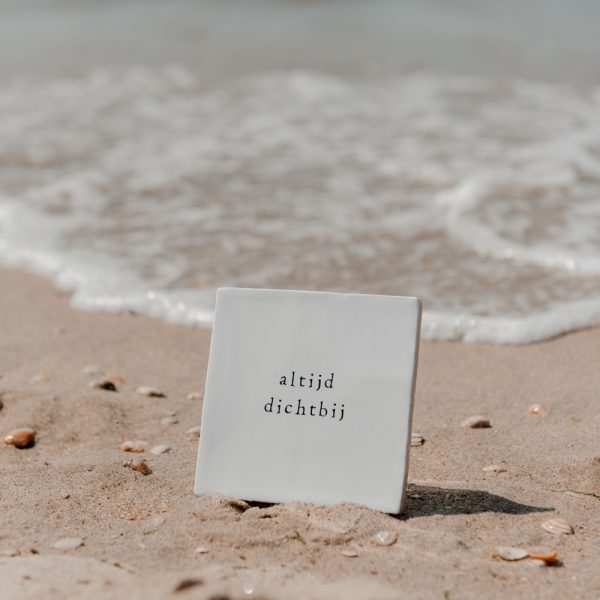 altijd-dichtbij-tegeltje-troost-ikpakjein