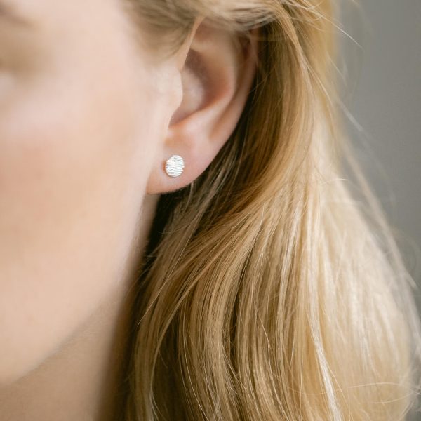 anouk-goudsmid-oorbellen-handgemaakt-zilver-pebble