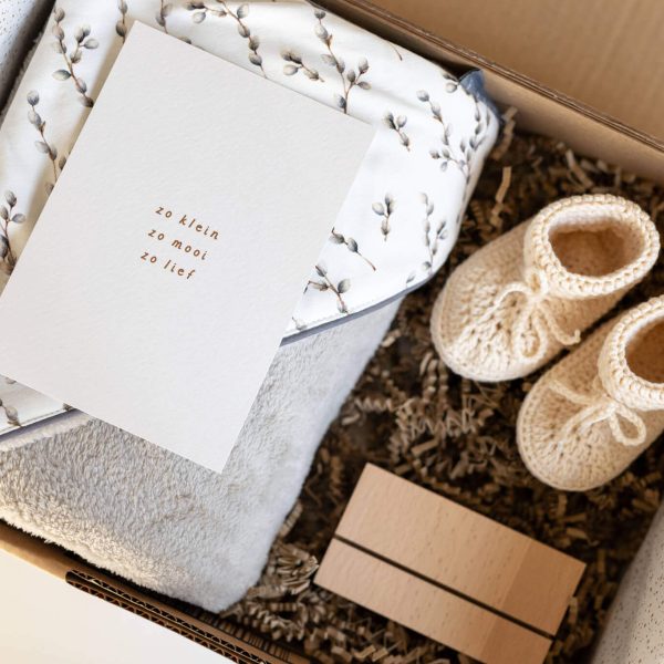 kraamcadeau-per-post-versturen-slofjes-wikkeldoek