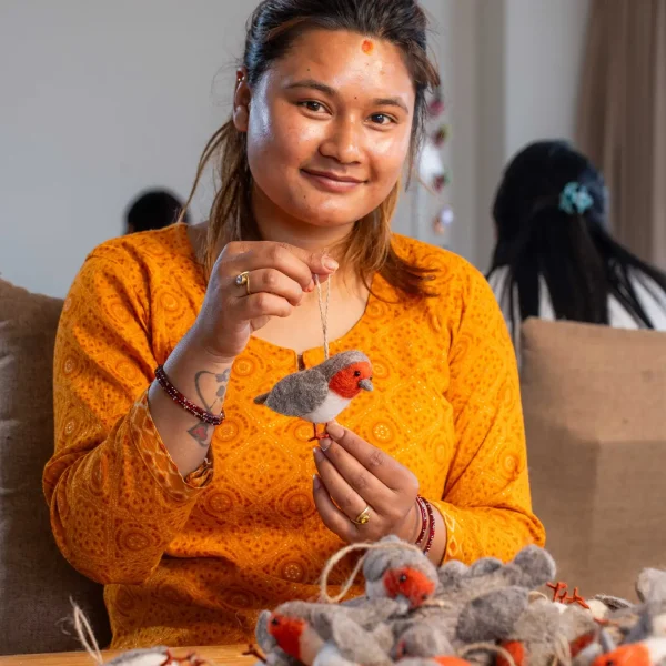 roodborstje-vilten-hanger-nepal-sjaal-verhaal